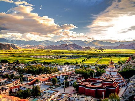 Discover the Enchanting Region of Lhasa, Gyantse and Shigatse. Immerse Yourself in Cultural Heritage and natural Beauty Join Us for an Unforgettable Adventure!