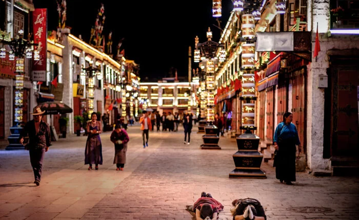 1 611
