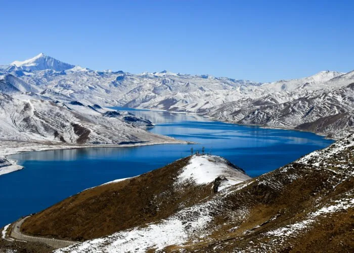 yamdrok lake under snow