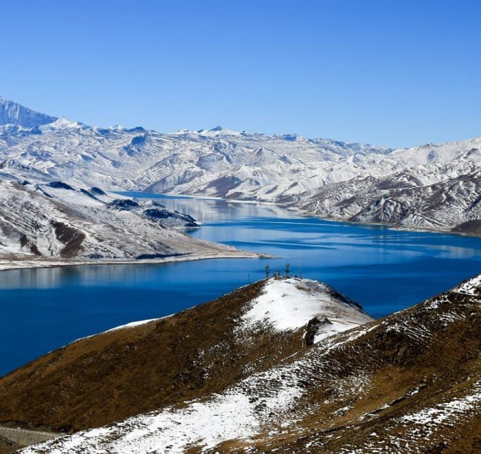 yamdrok lake under snow
