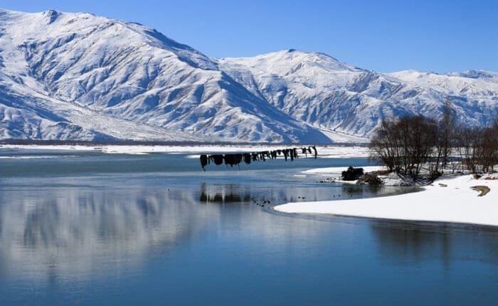 lhasa river snow mountain