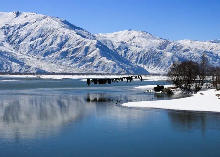 lhasa river snow mountain