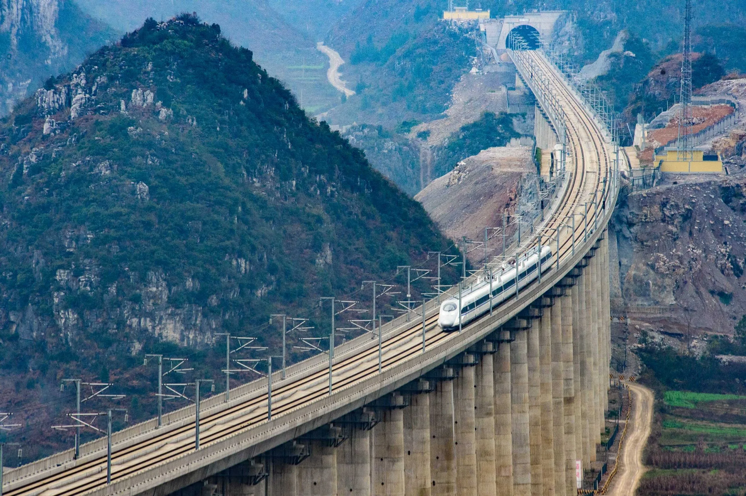 High speed train in Tibet 1 scaled