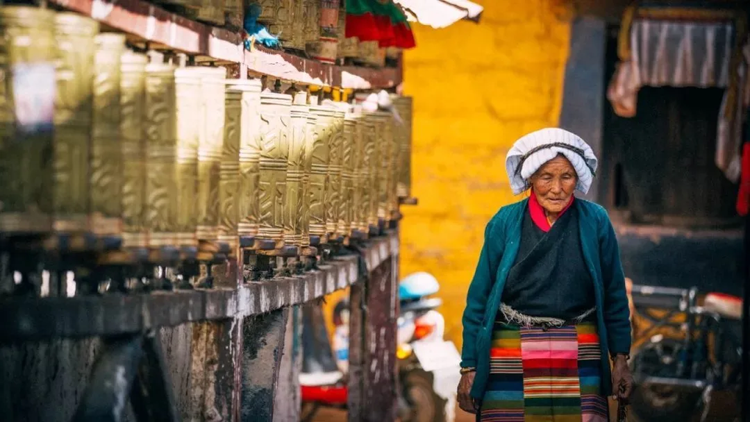 lhasa old woman