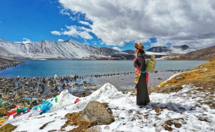 tibetan woman lake