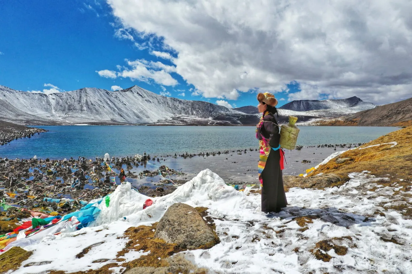 tibetan woman lake