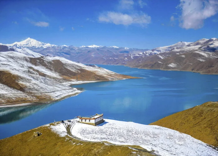 yamdrok lake