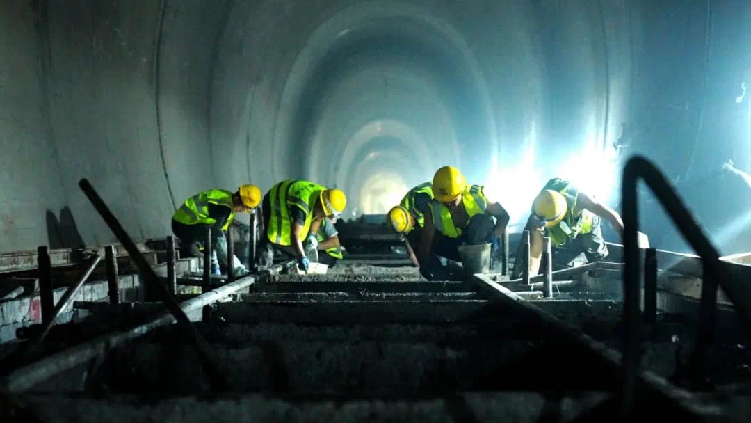 Completion of Construction on Haba Snow Mountain Tunnel Marks Milestone for Dali-Lijiang-Shangri-La Railway