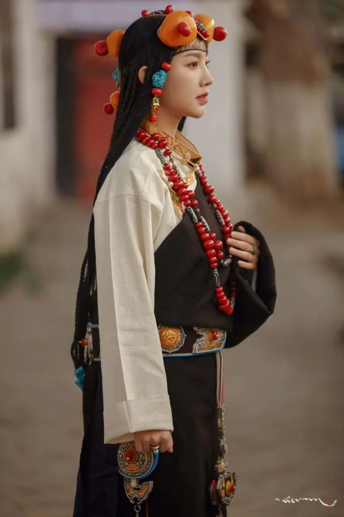 Tibetan Clothing and Diverse Tibetan Dress Culture