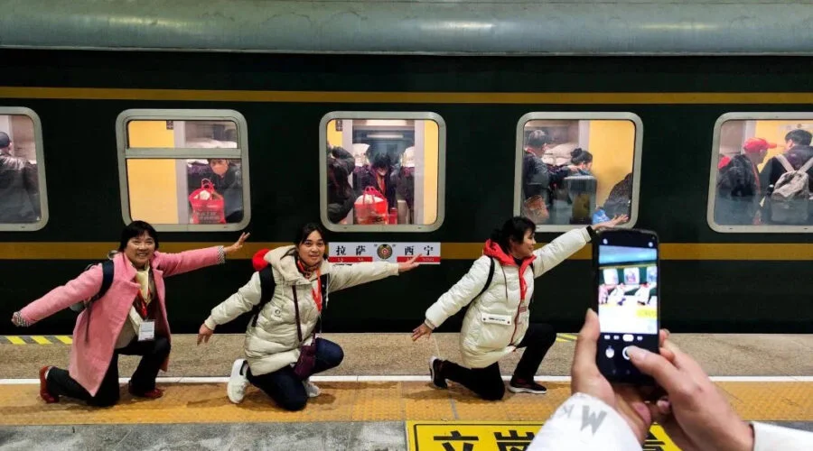 Tourist Front of Tibet Train