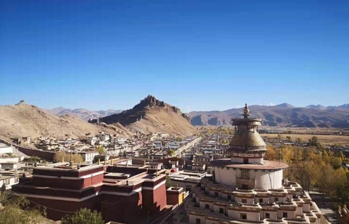 gayngtse dzong and stupa