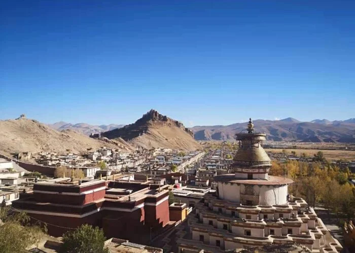 gayngtse dzong and stupa