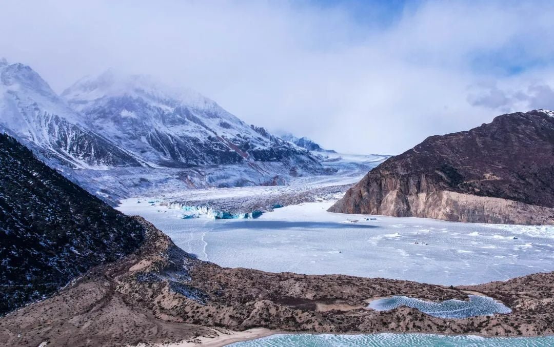 Wonders of Laigu Glacier: Natural Marvels and Ethereal Beauty