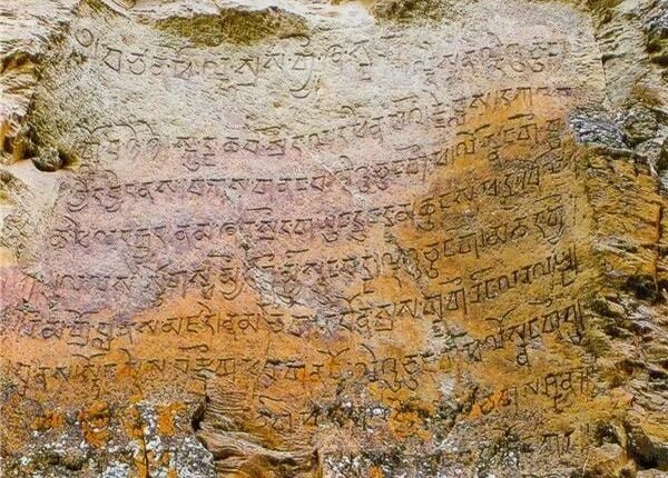 Rock cliff engraving 1