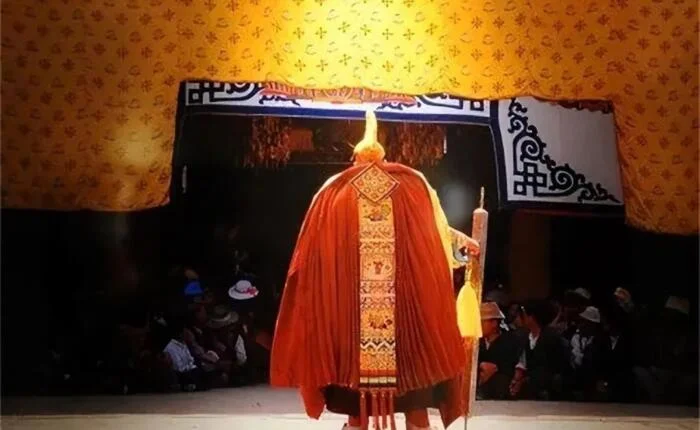 Gekoe in full dress