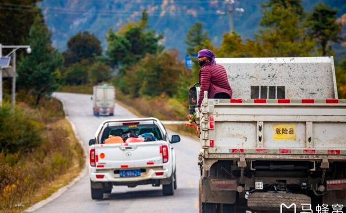 Road in tibet border