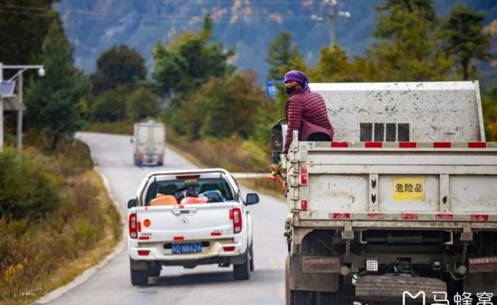 Road in tibet border