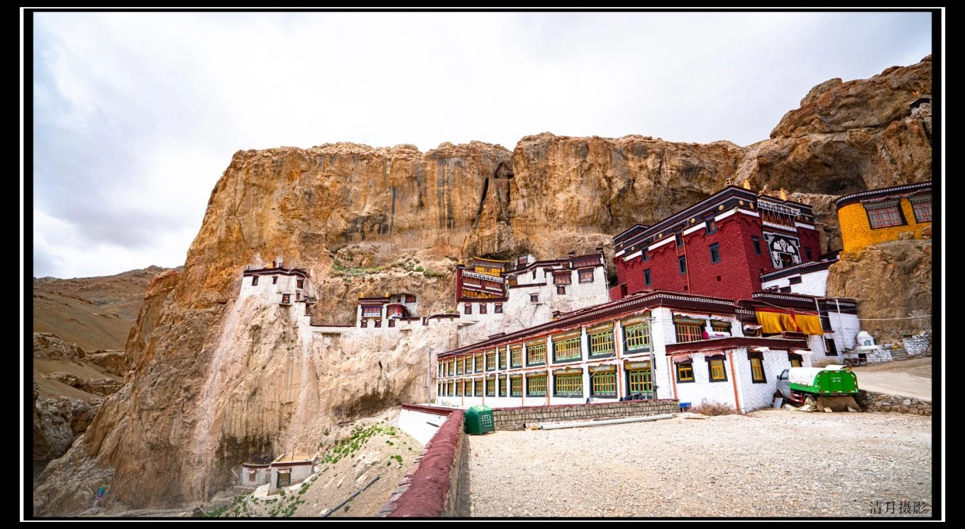 Sam monastery in yadong