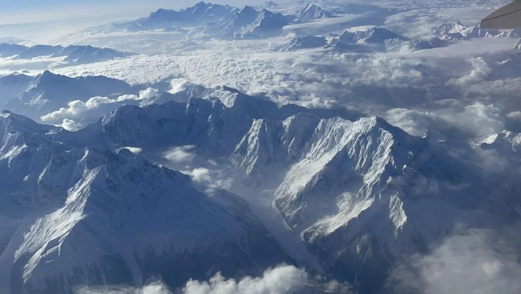 Majestic Gangdise Mountains: The Source of Many Popular Rivers