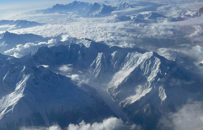 Majestic Gangdise Mountains: The Source of Many Popular Rivers