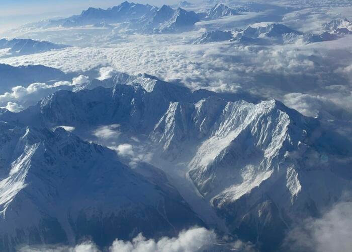 Majestic Gangdise Mountains: The Source of Many Popular Rivers