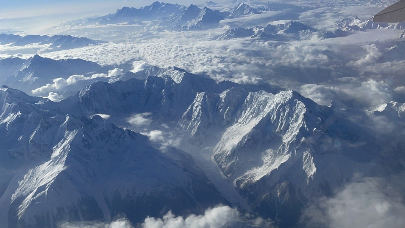 Majestic Gangdise Mountains: The Source of Many Popular Rivers