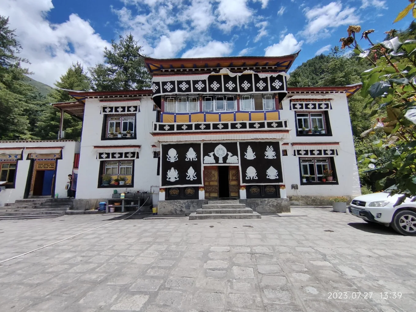 Yadong monastery