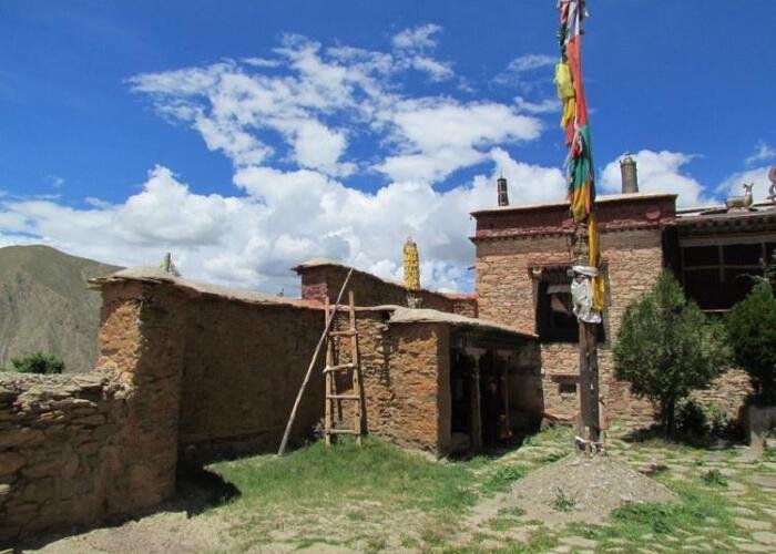 Discover the Mystical De-mo Monastery: A Jewel of Nyingchi Bayi