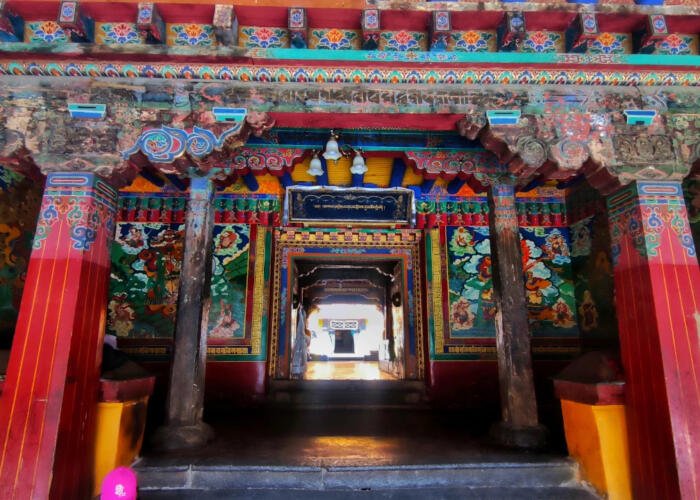 Exploring Rinchen Pung Monastery: A Spiritual Jewel in Medog County