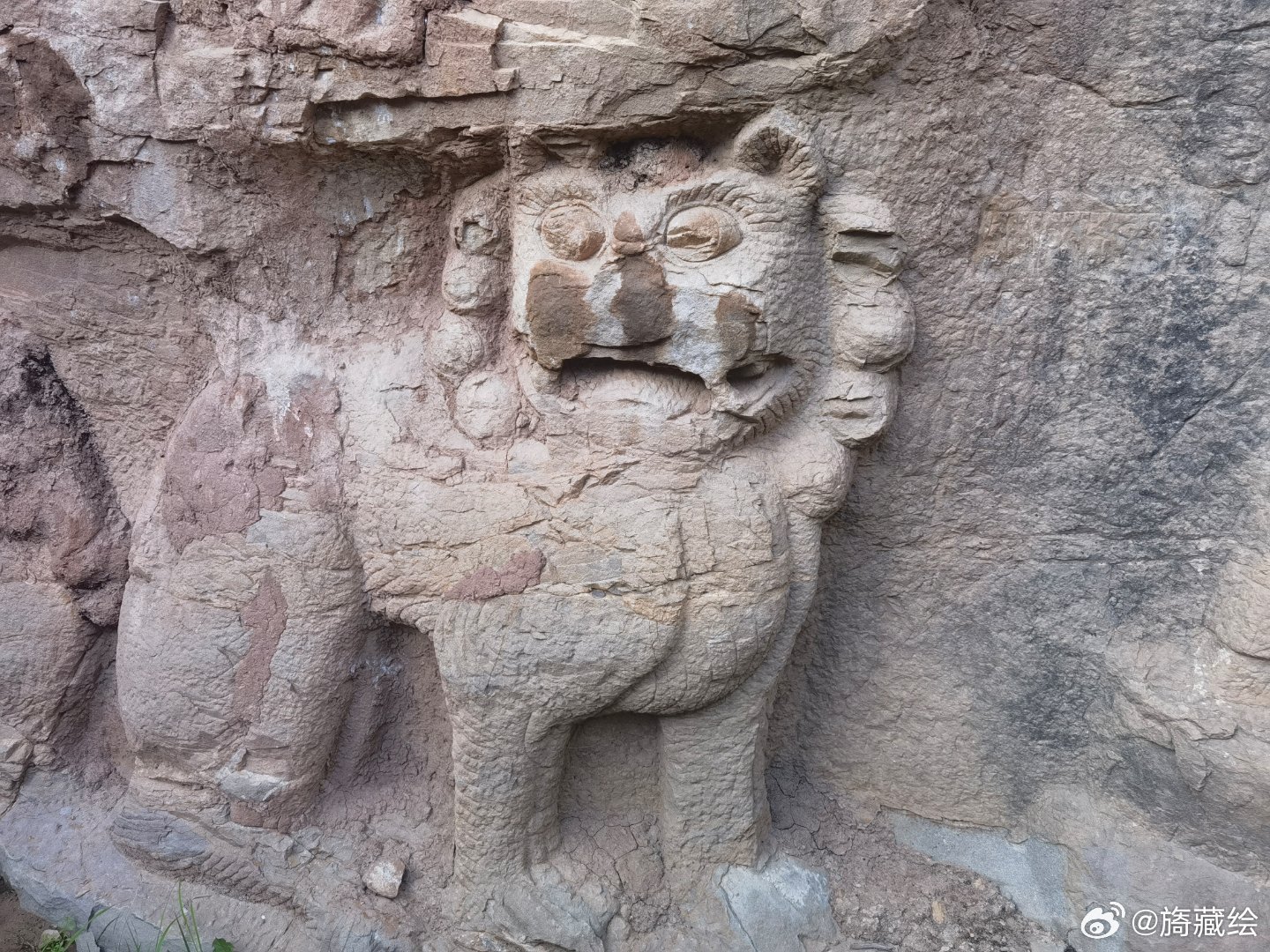 Exploring the Bonna Cliff Carvings: Famous Glimpse Nyingchi
