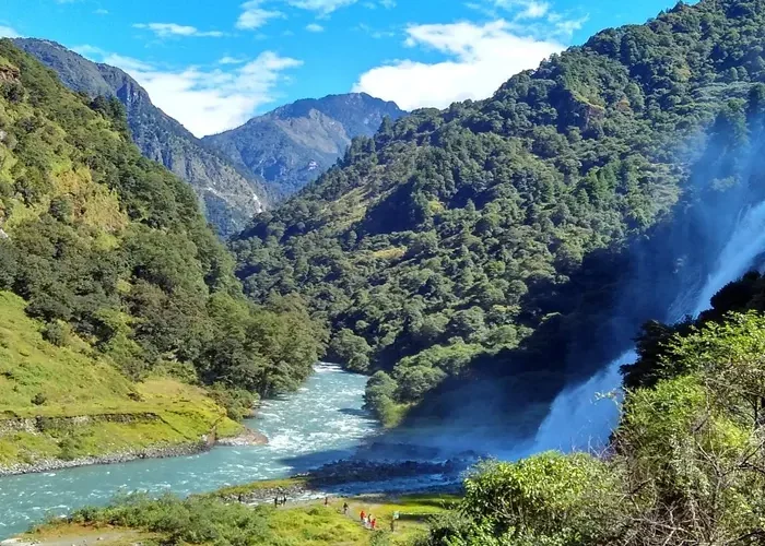 Discovering the Popular Majestic Waterfalls of Nyingchi Medog County