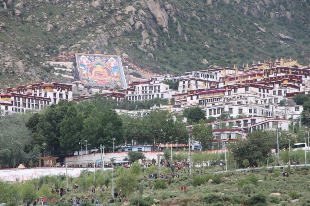 Drepung big painting display