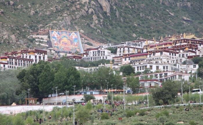 Drepung big painting display