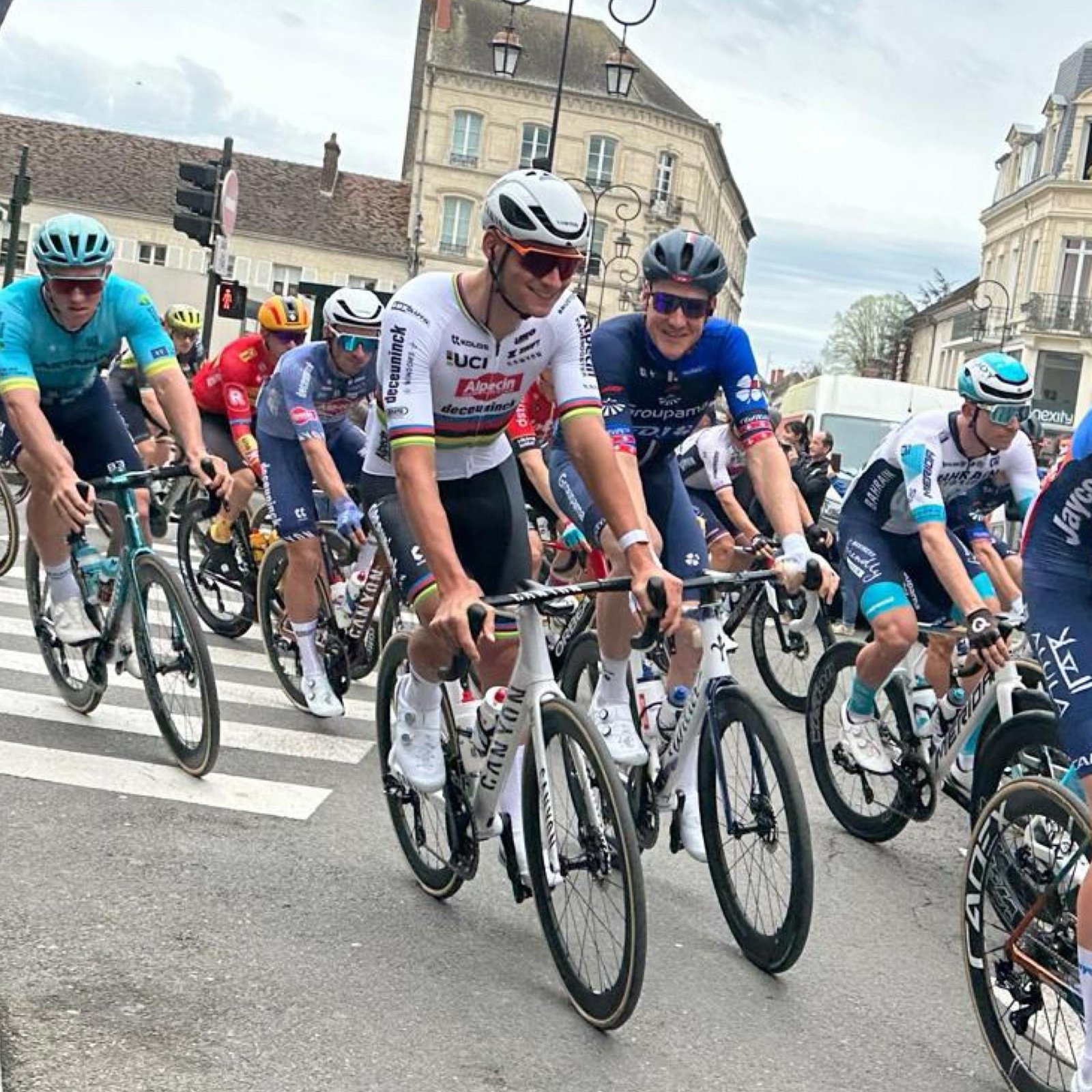 World Class Cycling Tour near Lhasa: Ride Bike around Yamdrok Lake