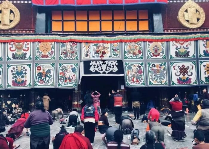 Prostration in Tibet Buddhism02